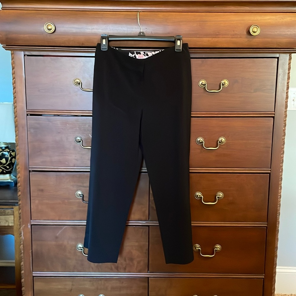 EUC. White House Black Market. Black Dressy Crop Leg Pant